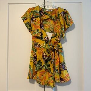 Do+BE TROPICAL FLORAL flowy wrap romper